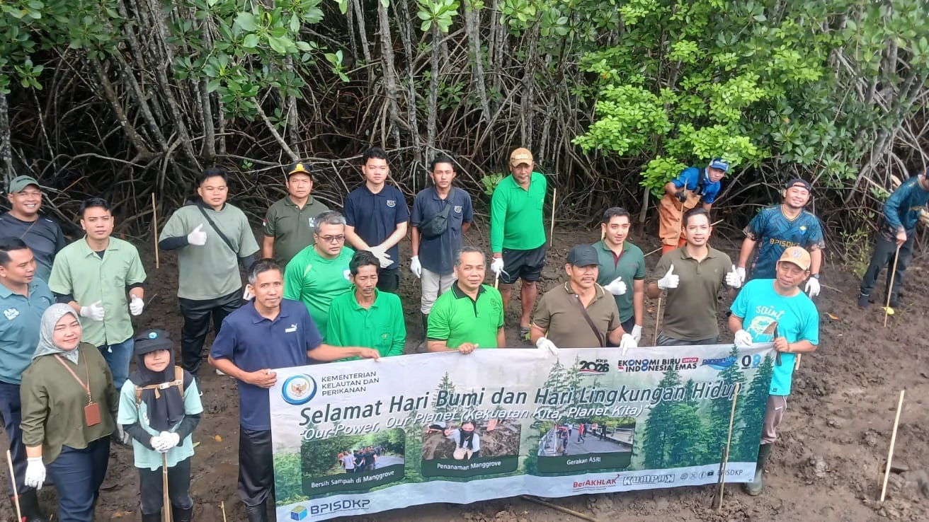 Kegiatan Bersih Mangrove dan Penanaman Mangrove