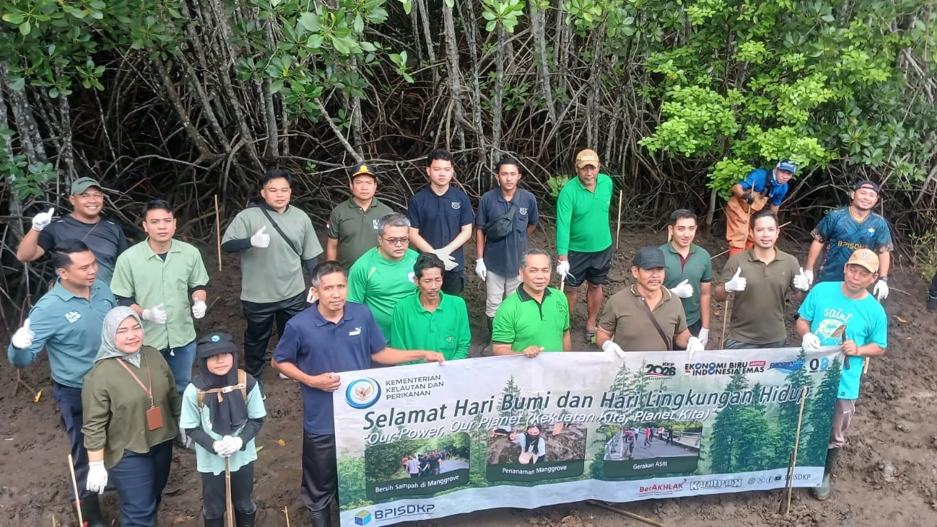 Kegiatan Bersih Mangrove dan Penanaman Mangrove
