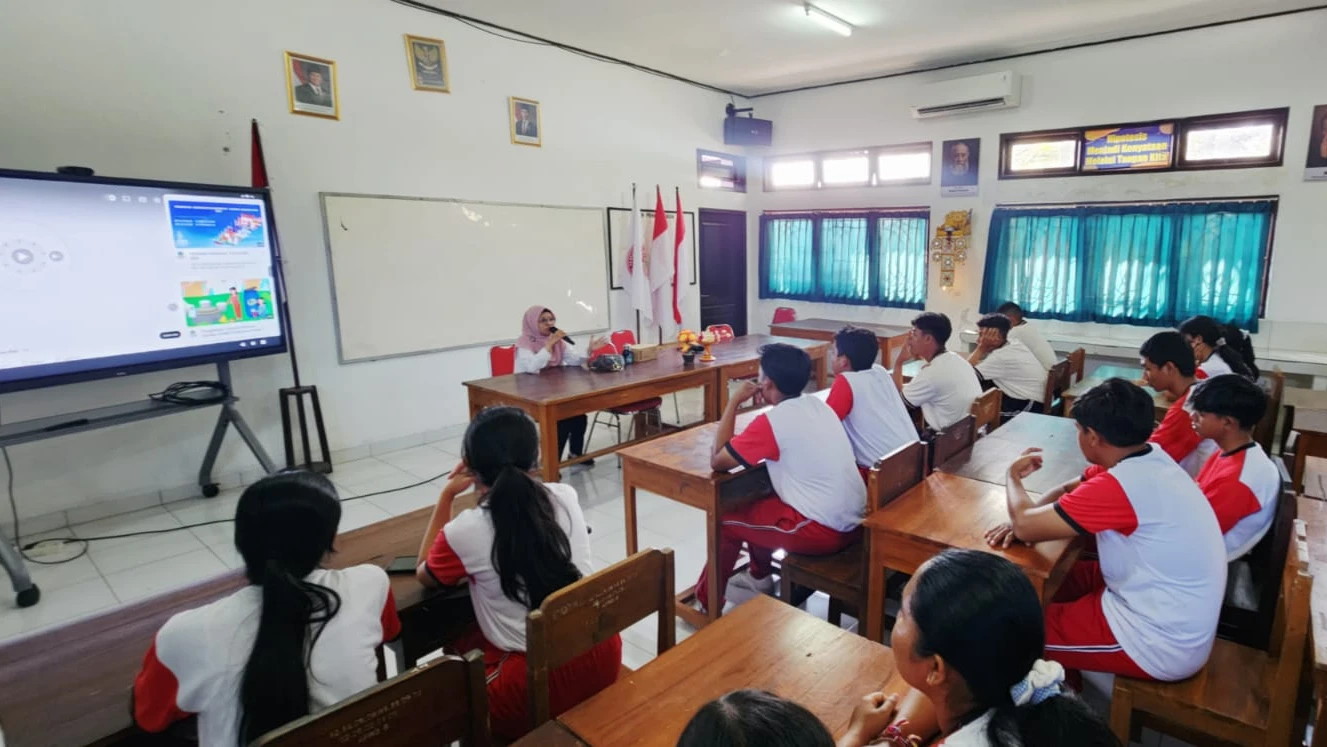 DLHPKP Jembrana Edukasi Siswa SMAN 2 Mendoyo tentang Pengelolaan Sampah Berbasis Sumber