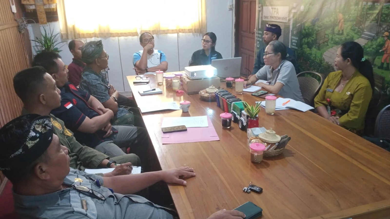 DLHPKP Jembrana Gelar Rapat Koordinasi Tindak Lanjut Pengaduan Gangguan Lalat