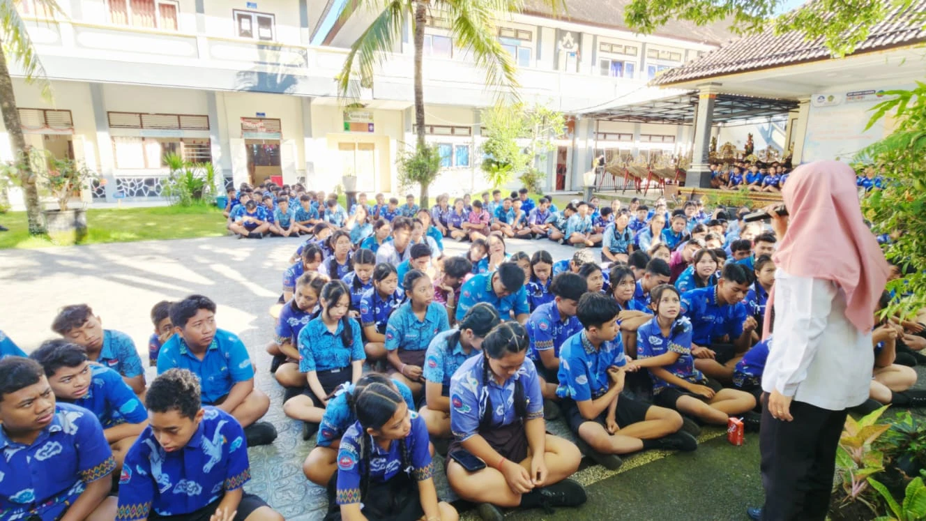 Sosialisasi Pelestarian Lingkungan Dan Budaya Pengelolaan Sampah yang Berkesadaran