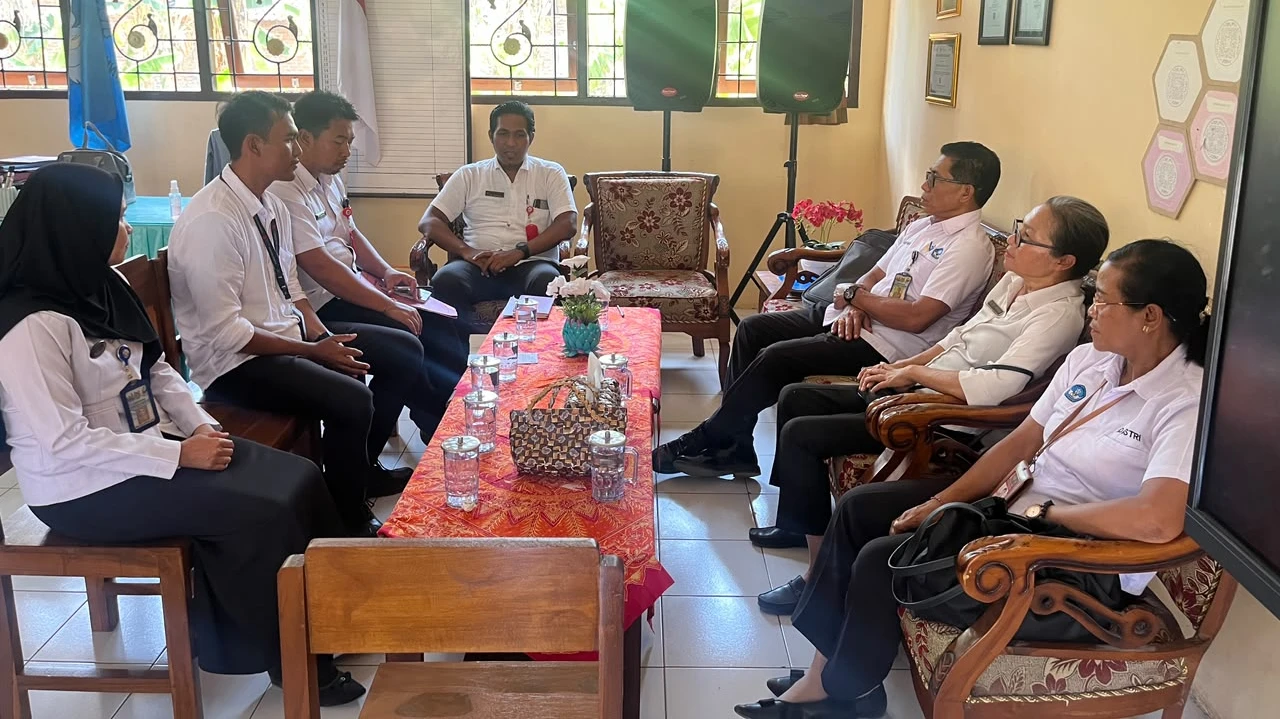 Tim Pembina dari Dinas LHPKP Jembrana Laksanakan Pembinaan Calon Sekolah Adiwiyata Tahap II
