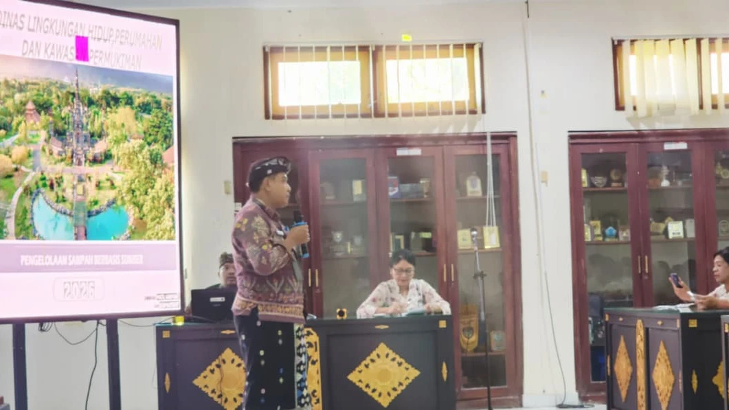Sosialisasi Pengelolaan Sampah Berbasis Sumber kepada Gabungan Organisasi Wanita (GOW) Kabupaten Jembrana