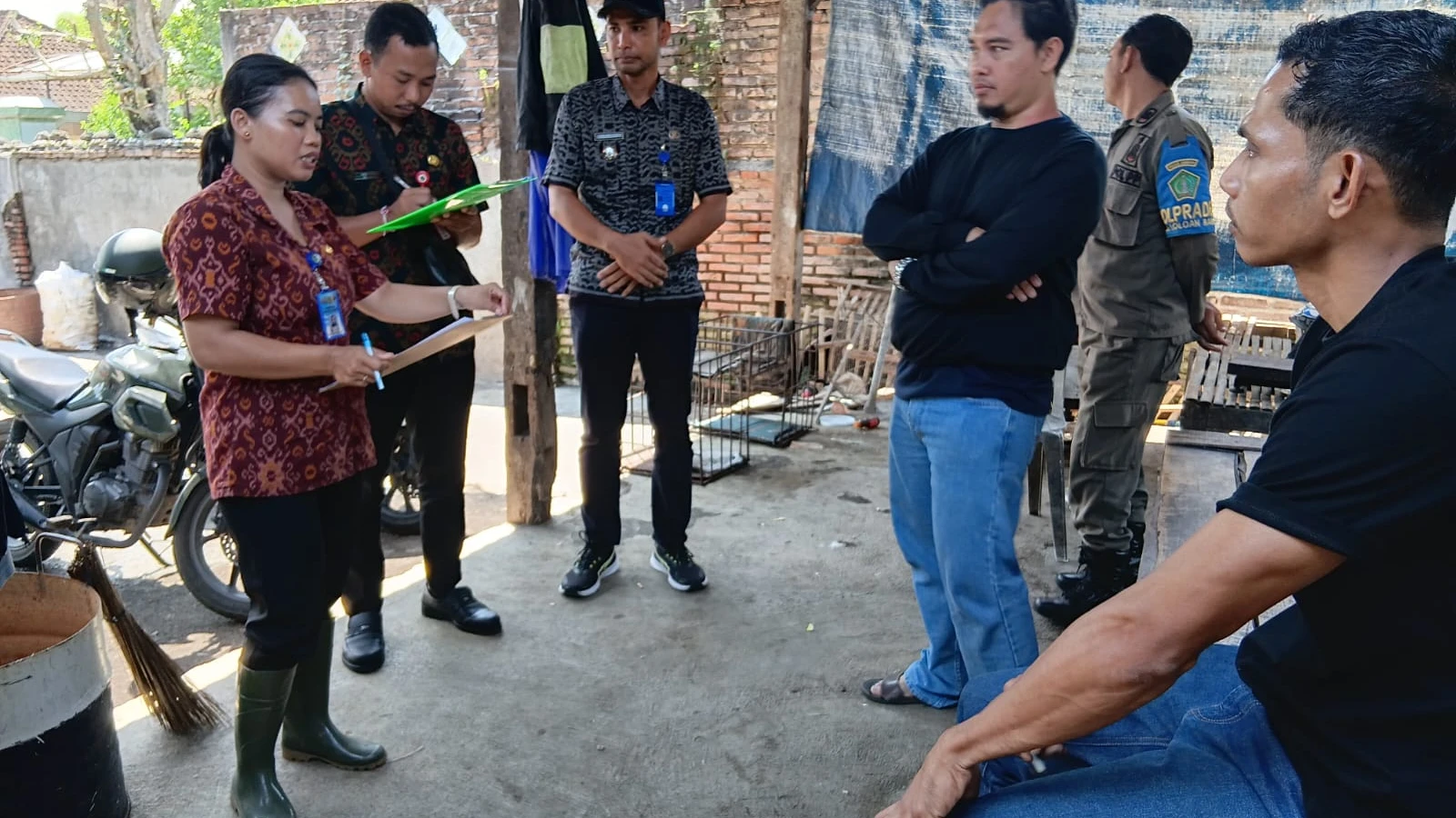 Verifikasi Pengaduan Dugaan Pencemaran dan/atau Perusakan Lingkungan  dari Usaha Pemotongan Ayam di Kelurahan Loloan Barat